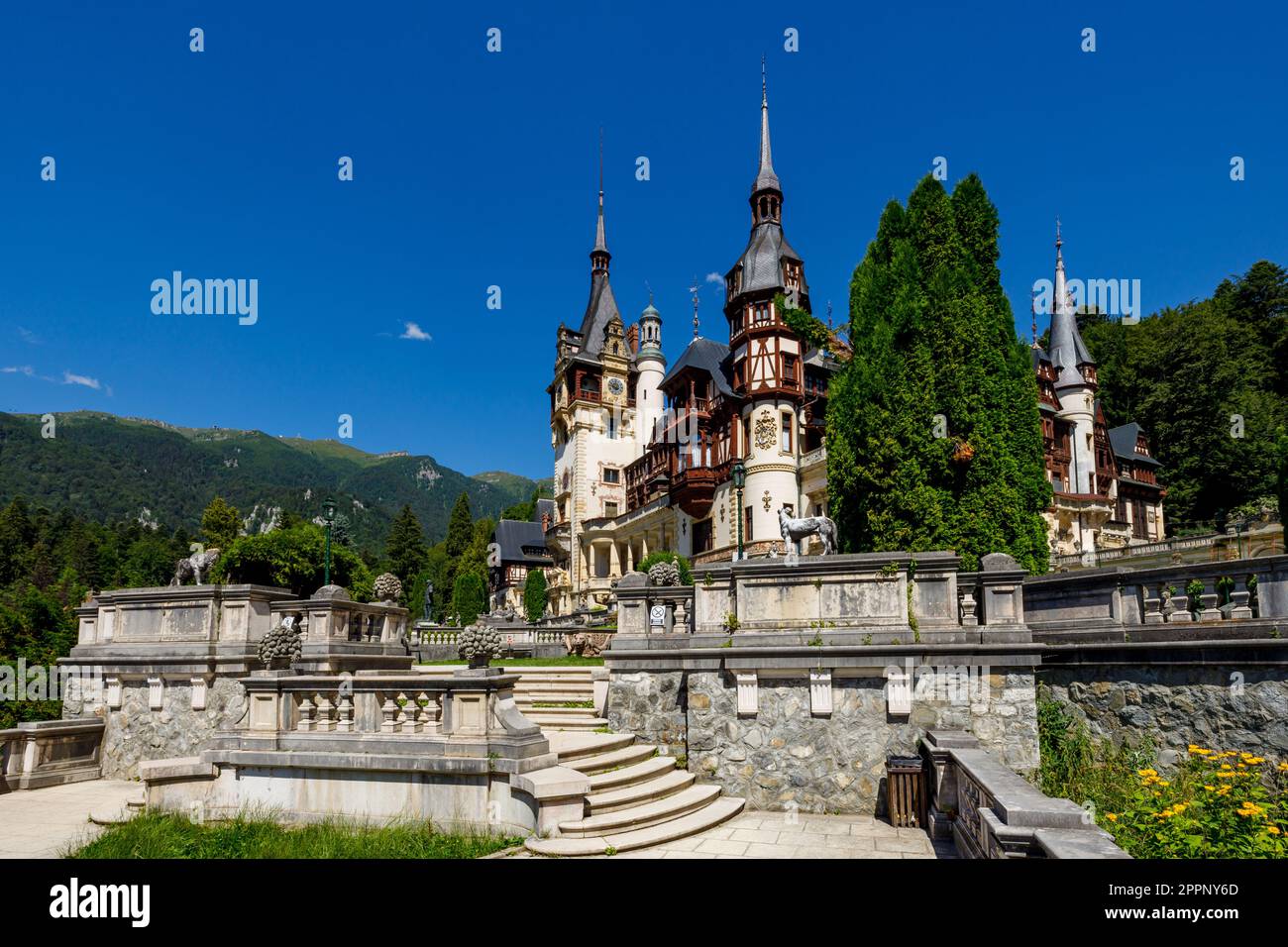 Le Château Royal Peles en Roumanie Banque D'Images