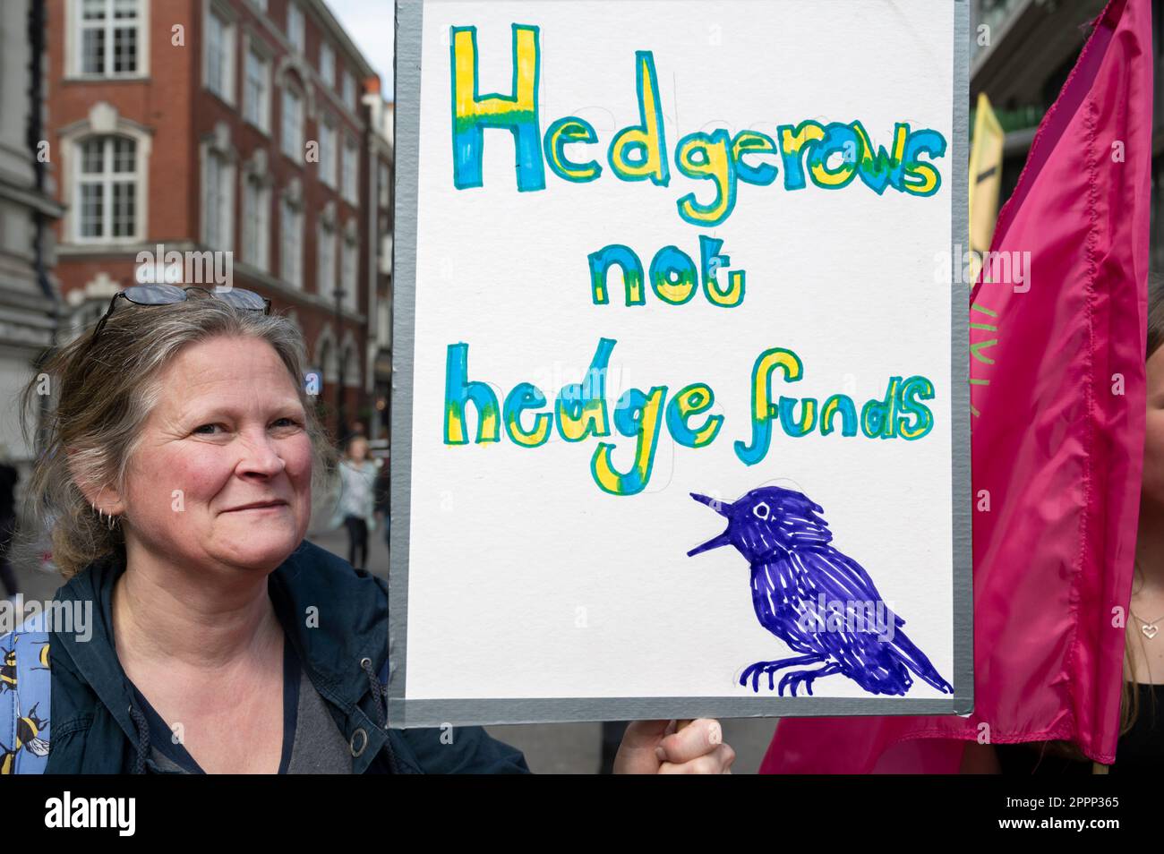 Le jour de la Terre, des militants de toute la Grande-Bretagne se sont réunis sur la place du Parlement pour exiger que le gouvernement agisse davantage face au changement climatique. Banque D'Images