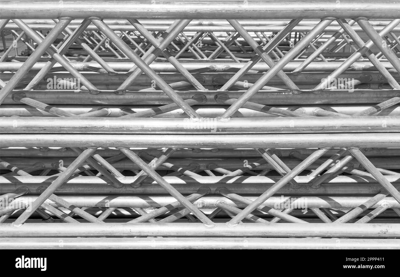 Fabrication de profilés en aluminium. Formes structurelles en aluminium métallique. Texture des profils d'aluminium pour les constructions. Usine de constructions en aluminium Banque D'Images