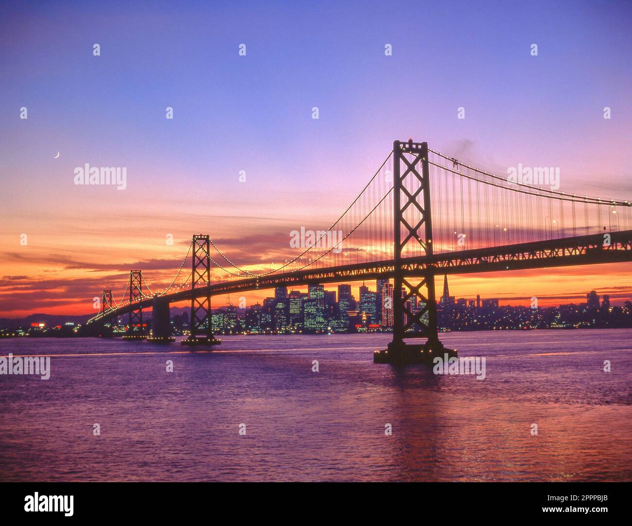 Oakland Bay Bridge at Dusk, San Francisco, Californie, États-Unis d'Amérique Banque D'Images