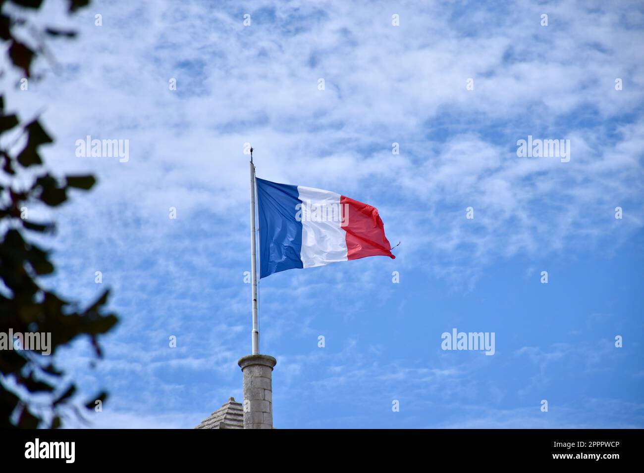 Drapeau français au vent Banque D'Images