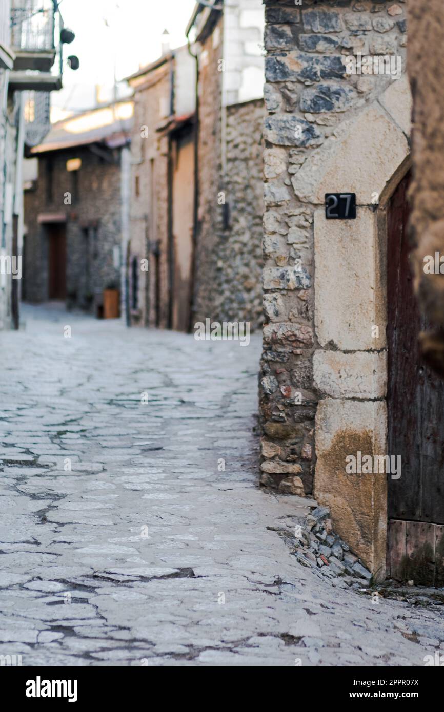 En pierre de pierre de pierre, vieille rue rurale village ville scène dans une ancienne maison en pierre Banque D'Images