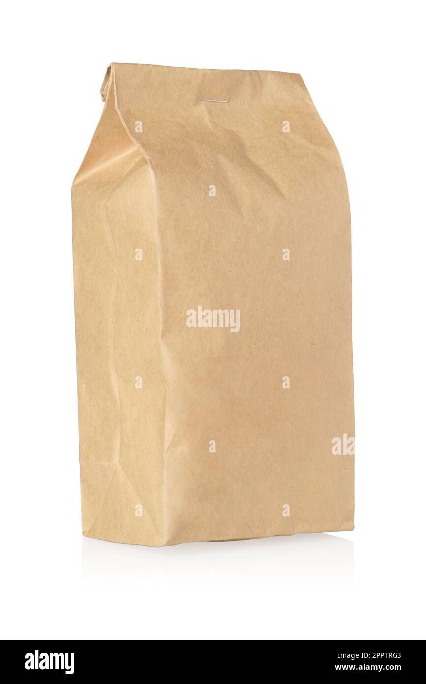 Modèle d'emballage de sac de papier marron artisanal isolé sur fond blanc. Avec masque inclus. Banque D'Images