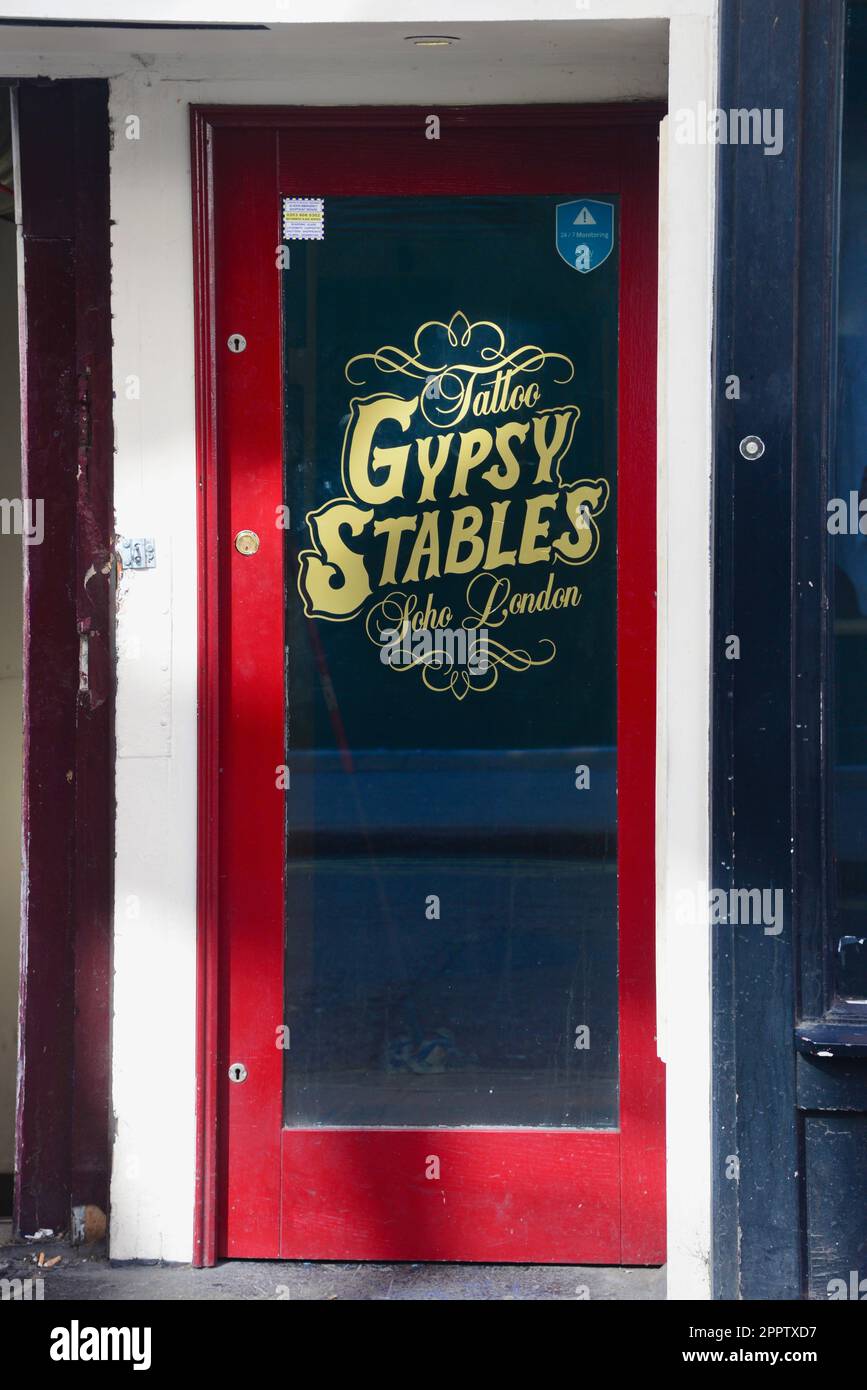 Porte de la boutique de tatouage Gypsy stables, Soho, Londres Banque D'Images