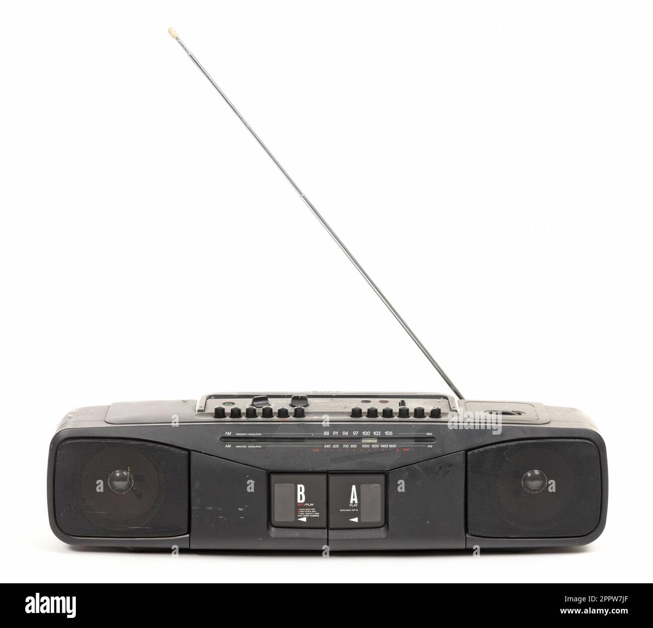 ancienne-platine-cassette-1980s-avec-radio-fm-et-am-et-deux-lecteurs