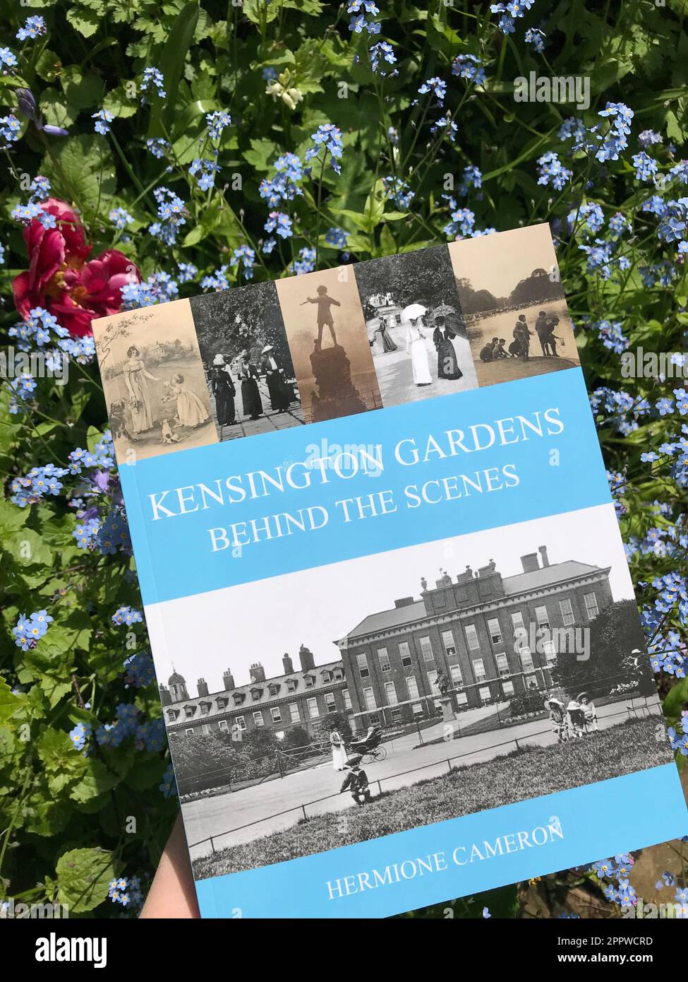 Nouveau livre 1 Mai 2023 - Kensington Gardens Behind the Scenes - Hermione Cameron - ISBN 9780955665936 - £14,99 - BehindtheScenesPublishing.com belles images de ce parc royal très aimé il y a 100 ans Banque D'Images