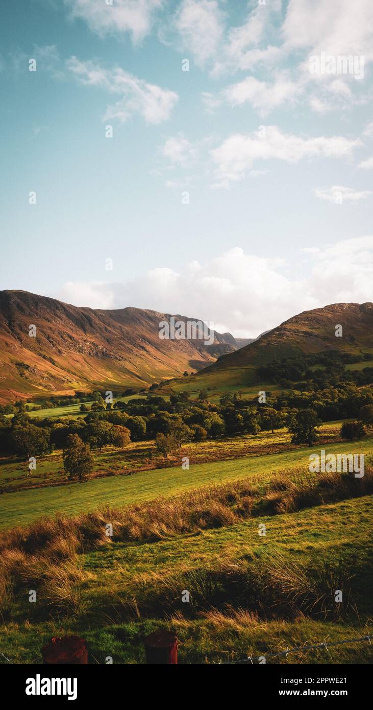 Vue sur la vallée au coucher du soleil dans le Lake District à l'automne Banque D'Images