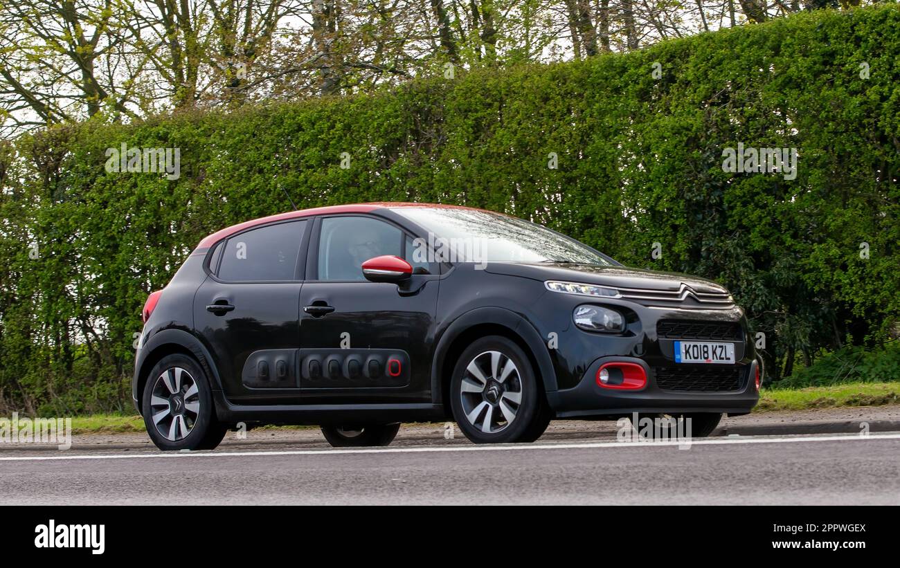 Bicester, Oxon, Royaume-Uni - 23 avril 2023. 2018 CITROEN C3 sur une route de campagne anglaise Banque D'Images