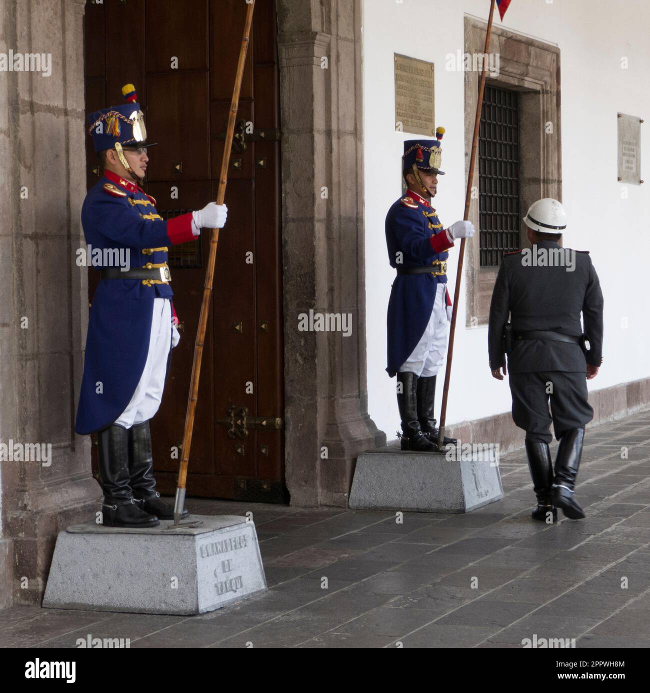Garde présidentielle à El Palacio de Gobierno, Quito, Equateur. Banque D'Images