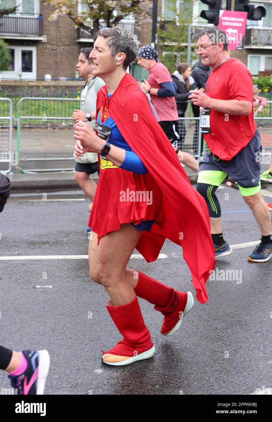 pic shows: Marathon de Londres 2023 Photo de Gavin Rodgers/ Pixel8000 Banque D'Images