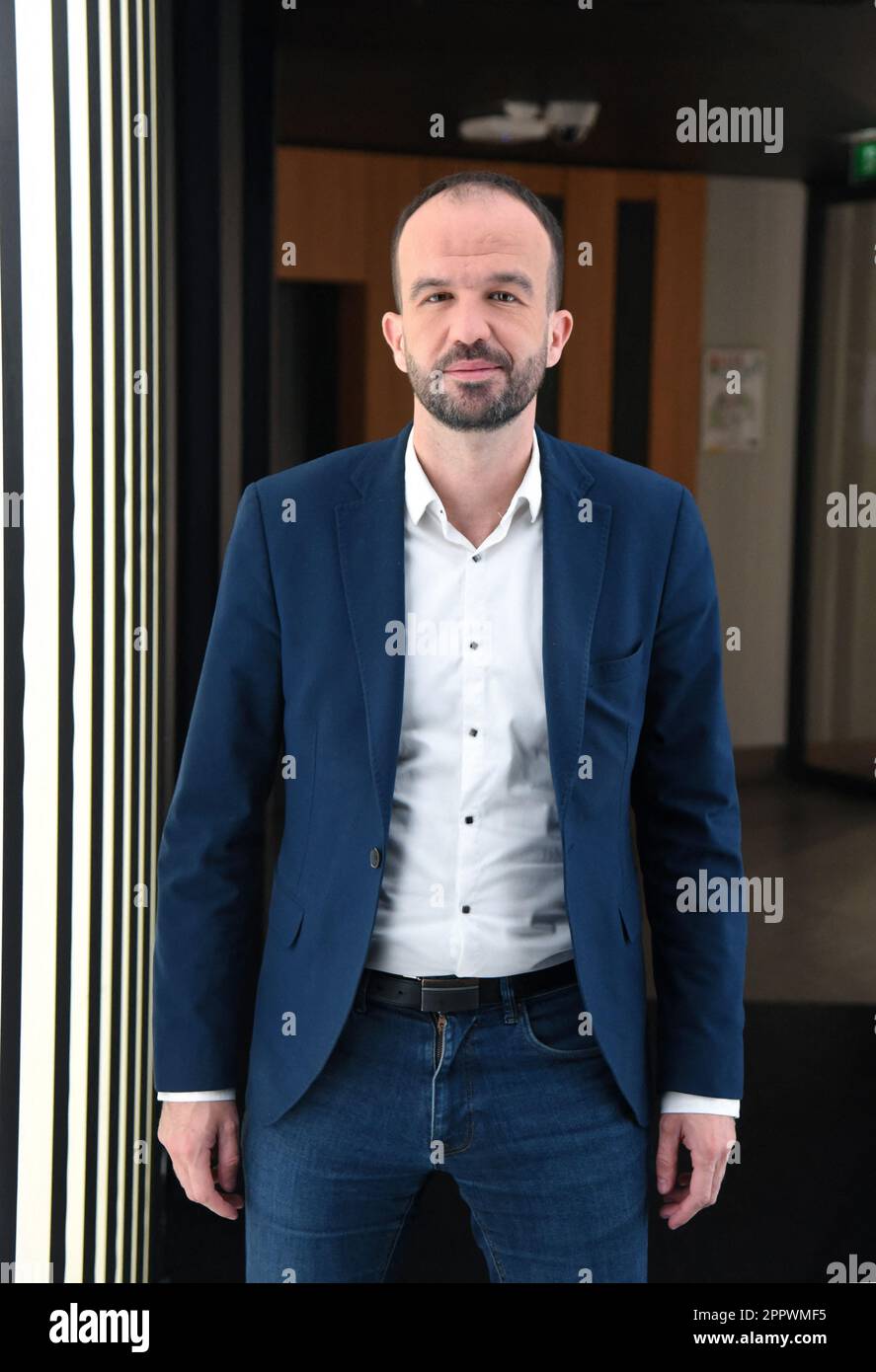 paris-france-25th-avril-2023-manuel-bompard-est-interview-par