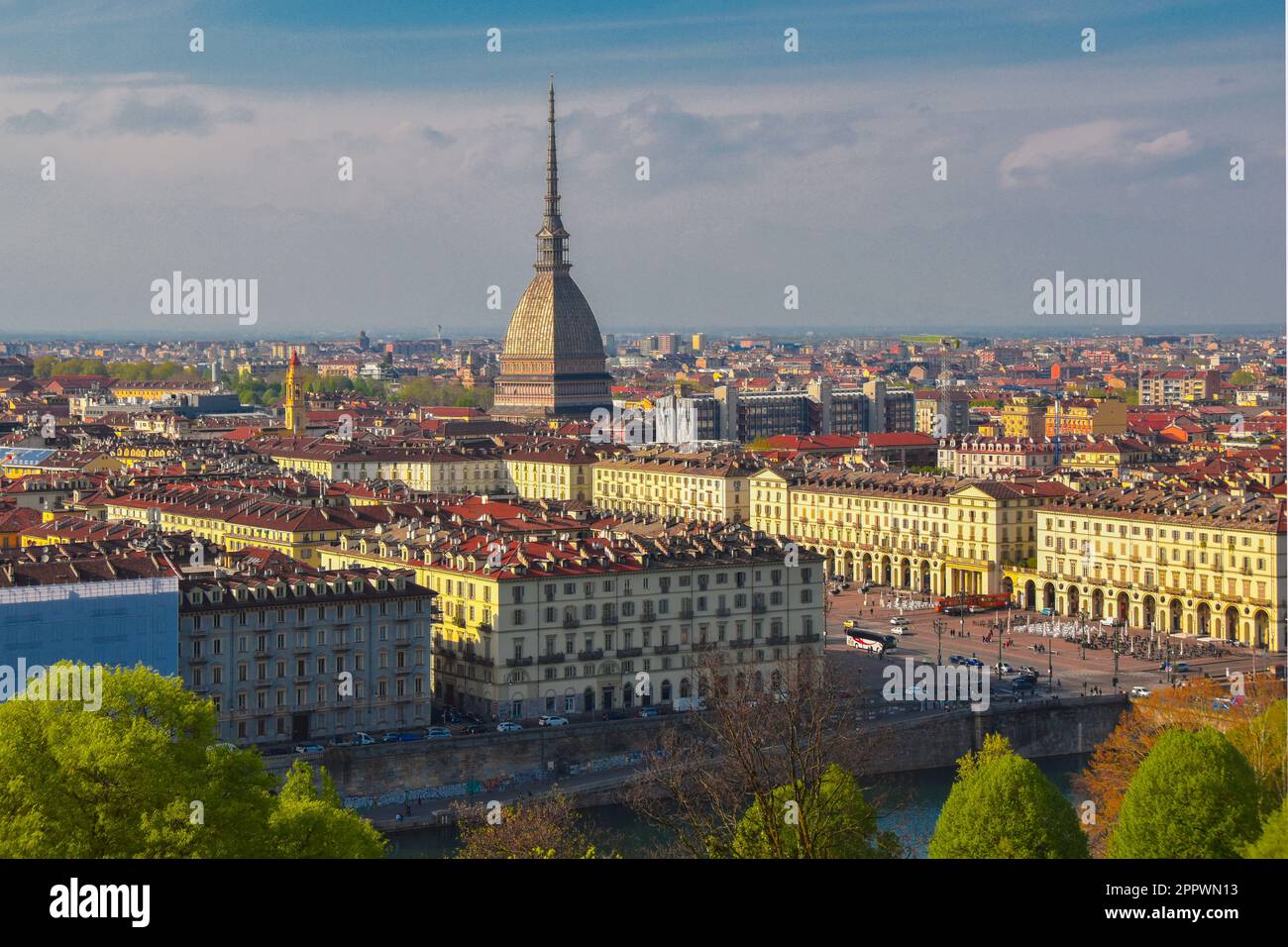 Paysage urbain avec la Mole Antonelliana, Turin, Piémont, Italie Banque D'Images