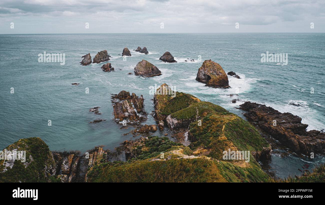 Vue sur l'océan depuis le phare de Nugget point, South Island, Nouvelle-Zélande Banque D'Images