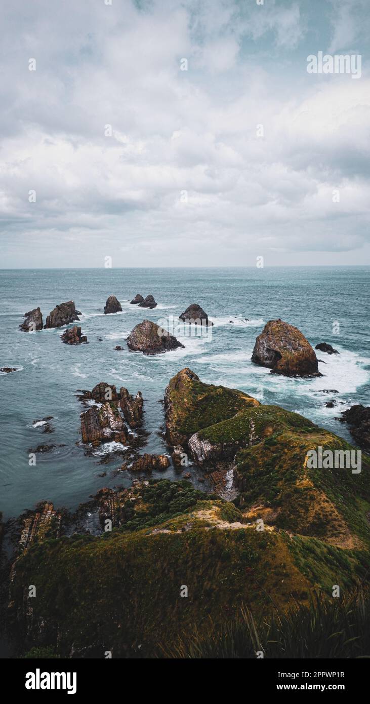 Vue sur l'océan depuis le phare de Nugget point, South Island, Nouvelle-Zélande Banque D'Images