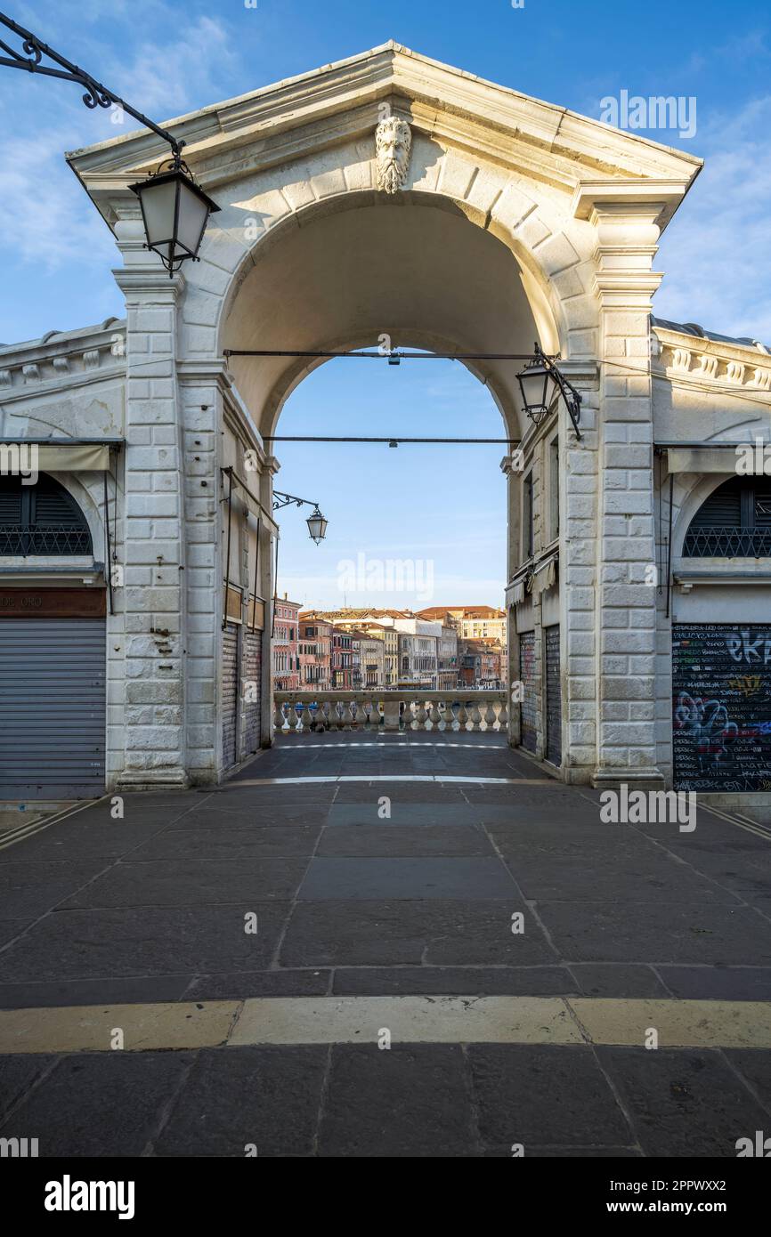 Pont du Rialto (Ponte di Rialto), Venise, Vénétie, Italie Banque D'Images