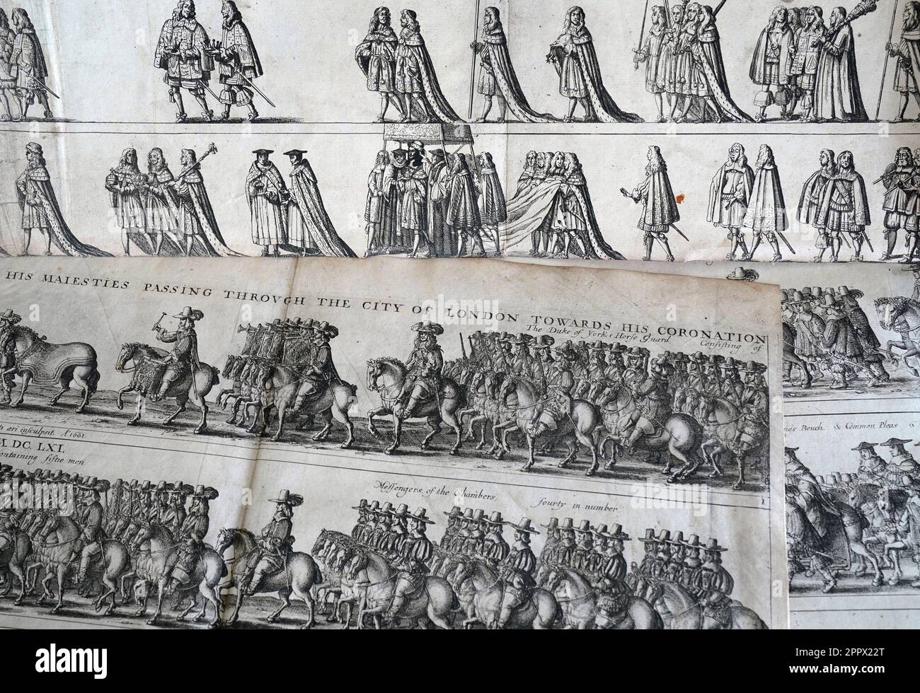 Une vue d'un ensemble de gravures de Venceslaus Holar, à Catherine Southon Auctioneers qui dépeignent le cavalcade de couronnement de Charles II en 1661 (au milieu), avant leur vente à Chiselhurst, dans le sud-est de Londres. Les gravures ont été trouvées à l'arrière d'un placard à Notting Hill, Londres, 362 ans après l'événement et dans les semaines du couronnement du roi Charles III, et on estime qu'elles vont de £400 à £600 lorsqu'elles vont sous le marteau. Date de la photo: Mardi 25 avril 2023. Banque D'Images