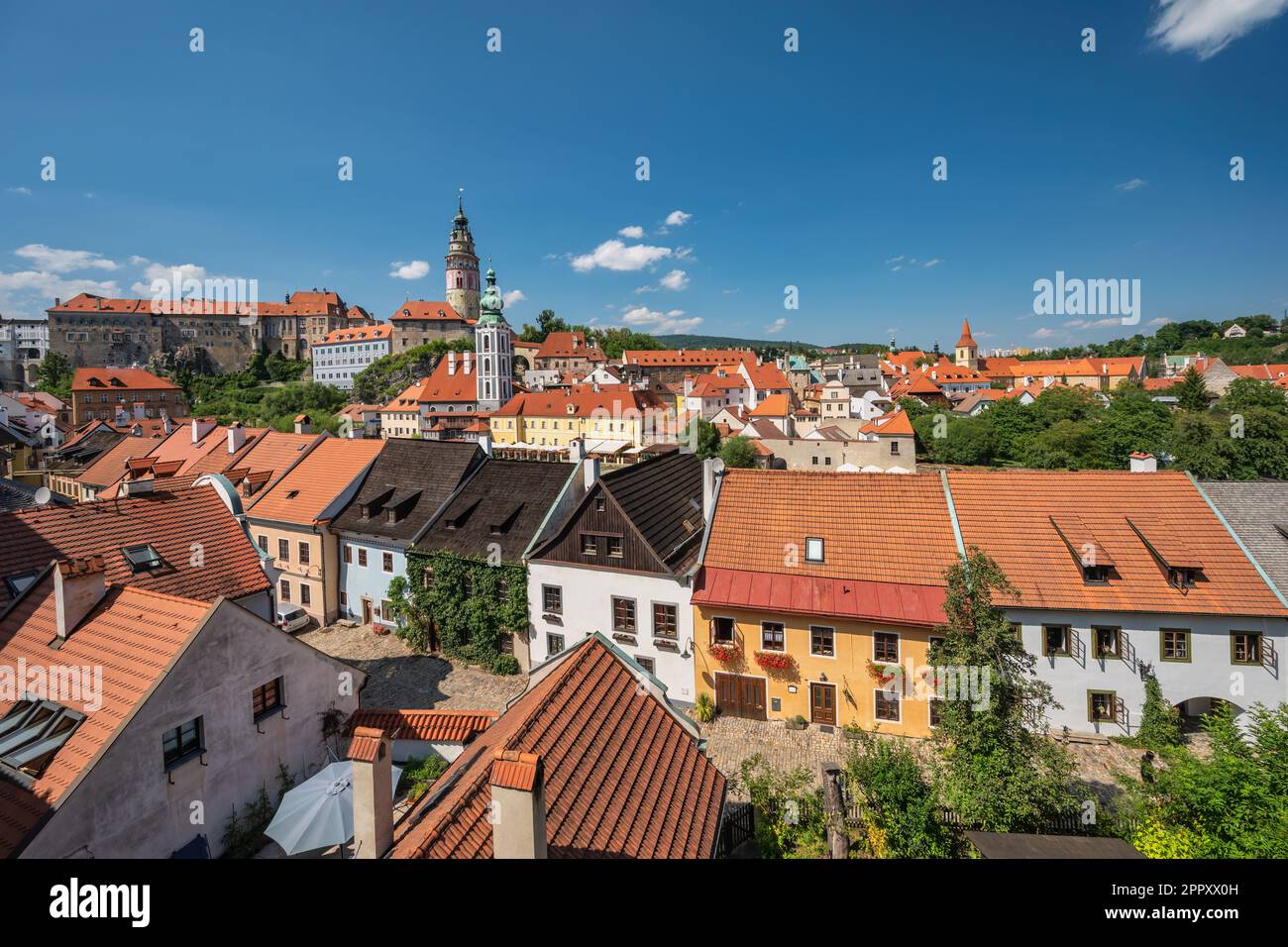 Cesky Krumlov Tchéquie, vue panoramique sur la vieille ville et la rivière Vltava Banque D'Images