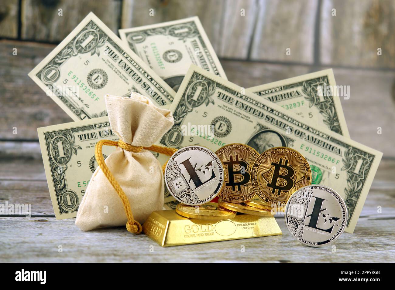 Version physique de Bitcoin et Litecoin, nouvelle monnaie virtuelle. Image  conceptuelle pour le système mondial de crypto-monnaie et de paiement  numérique appelé le premier Photo Stock - Alamy