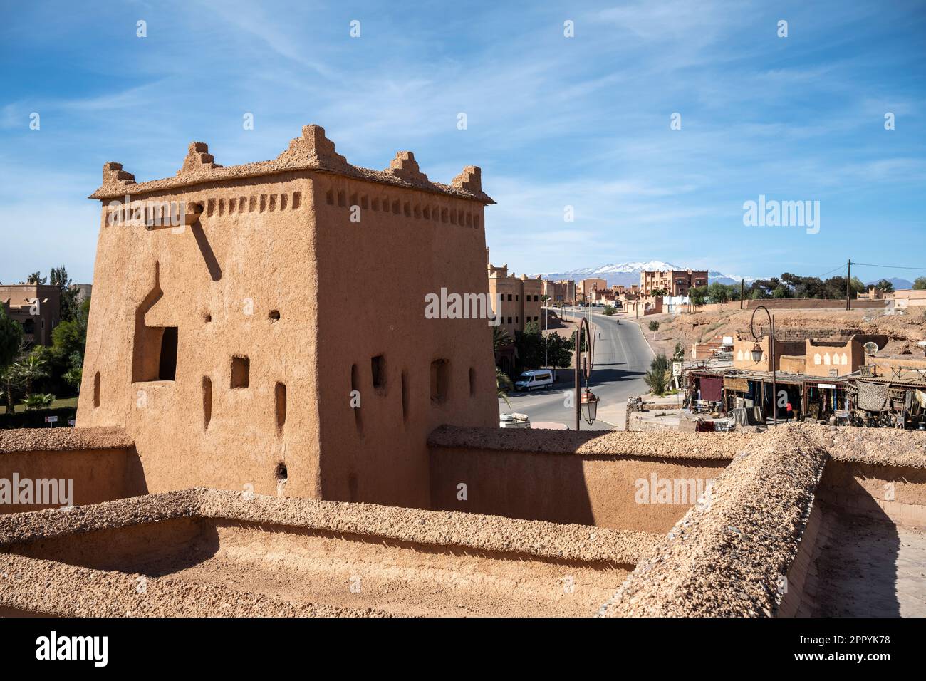 Bâtiment Adobe dans la Kasbah de Taourirt. Banque D'Images