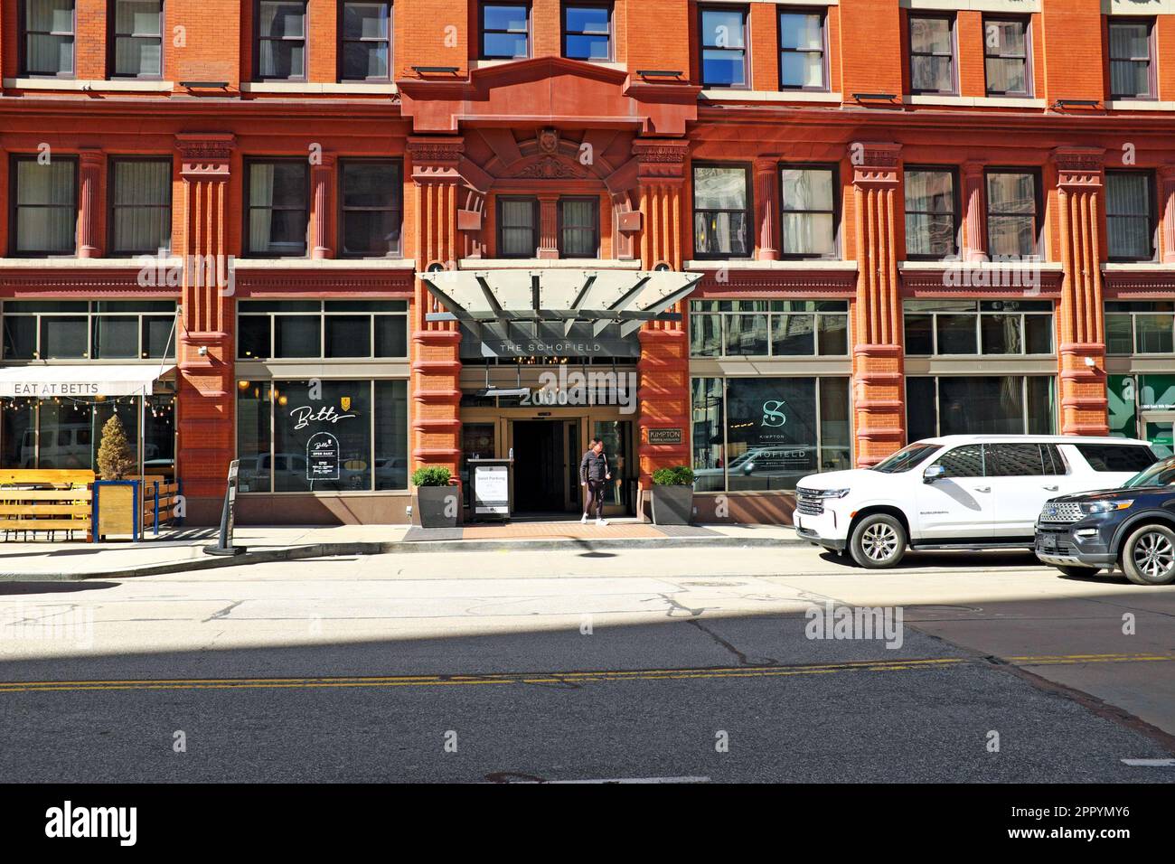 L'extérieur en terre cuite de style victorien en briques rouges de l'édifice Kimpton-Schofield, sur la rue East 9th, dans le centre-ville de Cleveland, Ohio, États-Unis. Banque D'Images