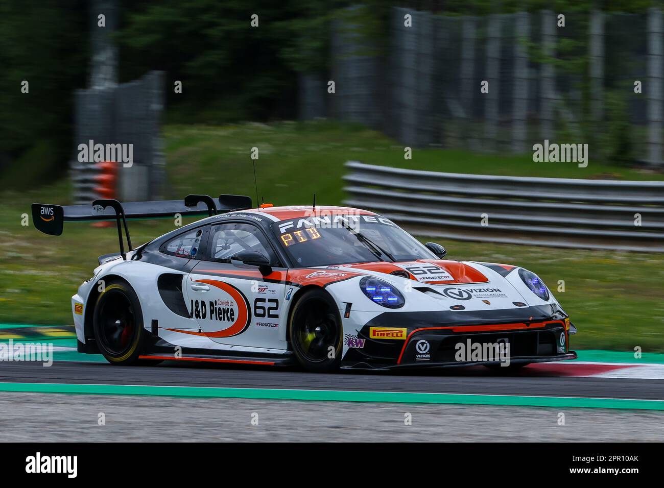 Monza, Italie. 21st avril 2023. Porsche 911 GT3 R (992) Team Parker course de Derek Pierce, Kiern Jewiss et Jaxon Evans conduit pendant le Fanatec GT World Challenge Europe Monza à l'Autodromo Nazionale Monza à Monza. Crédit : SOPA Images Limited/Alamy Live News Banque D'Images