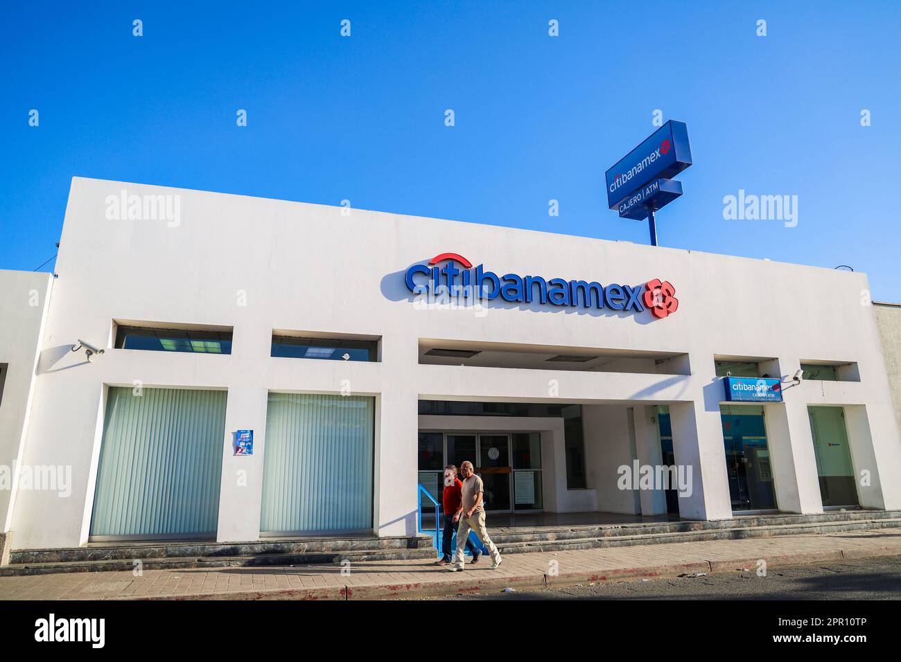 Façade de la banque Citibanamex ou Citi Banamex et guichet automatique sur la rue Serdan dans le centre-ville de Hermosillo Sonora Mexique.(© photo de Luis Gutiérrez /Norte photo) Fachada de banco Citibanamex o Citi Banamex y cajero ATM en la calle Serdan del Centro de Hermosillo Sonora Mexique.(© photo de Luis Gutiérrez /Norte photo de Luis Gutiérrez Banque D'Images