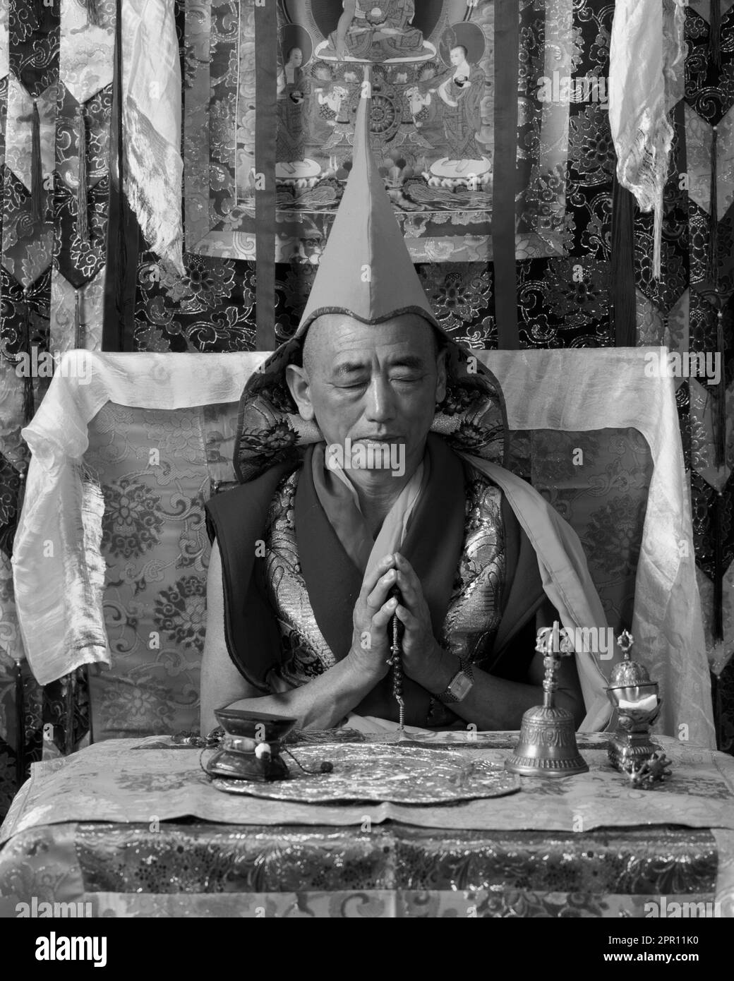 GESHE LOBSANG GYATSO est un haut-lama de l'ordre GELUKPA du bouddhisme tibétain - MODÈLE LIBÉRÉ Banque D'Images
