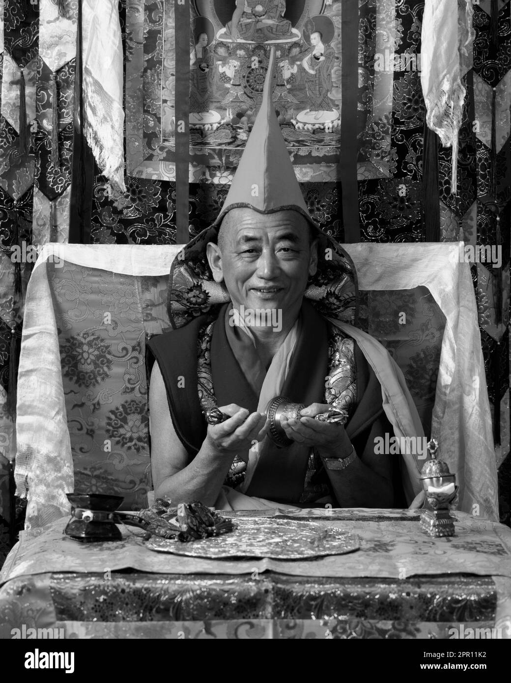 GESHE LOBSANG GYATSO est un haut-lama de l'ordre GELUKPA du bouddhisme tibétain - MODÈLE LIBÉRÉ Banque D'Images