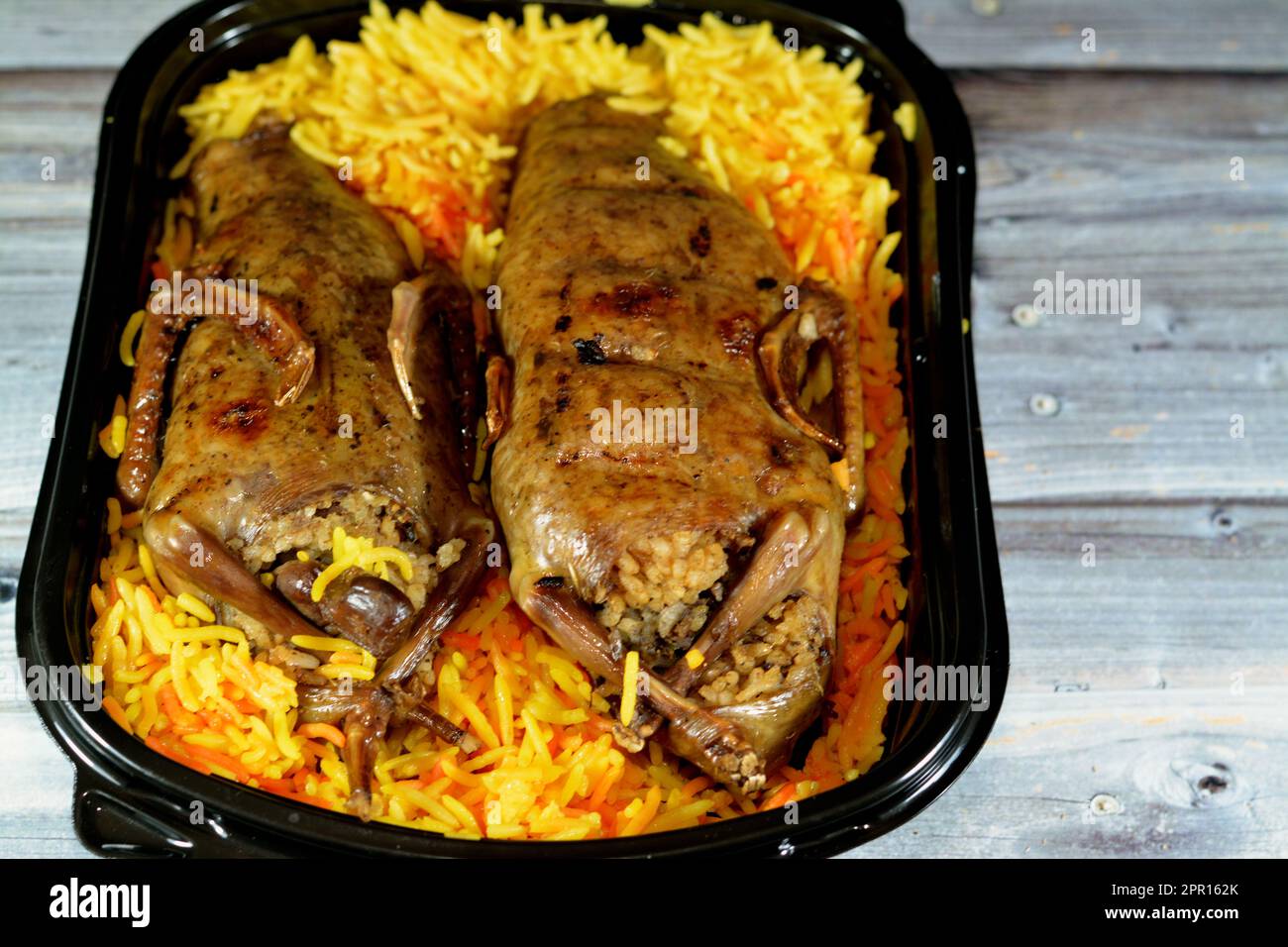 Egyptian stuffed pigeon with wheat Banque de photographies et d’images ...