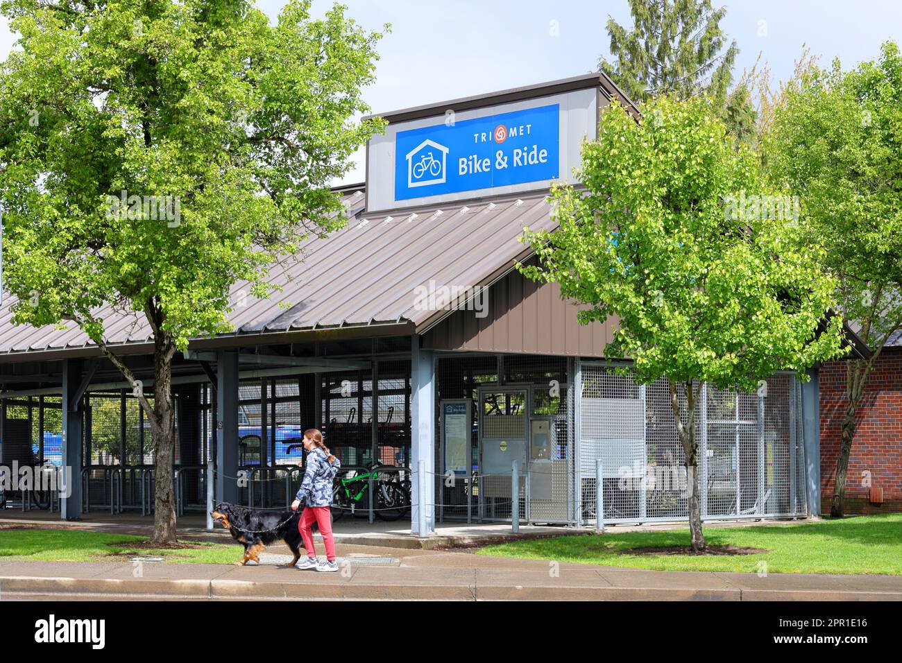 Un parking vélo Trimet Bike & Ride sécurisé à Beaverton, Oregon, près de Portland. Banque D'Images