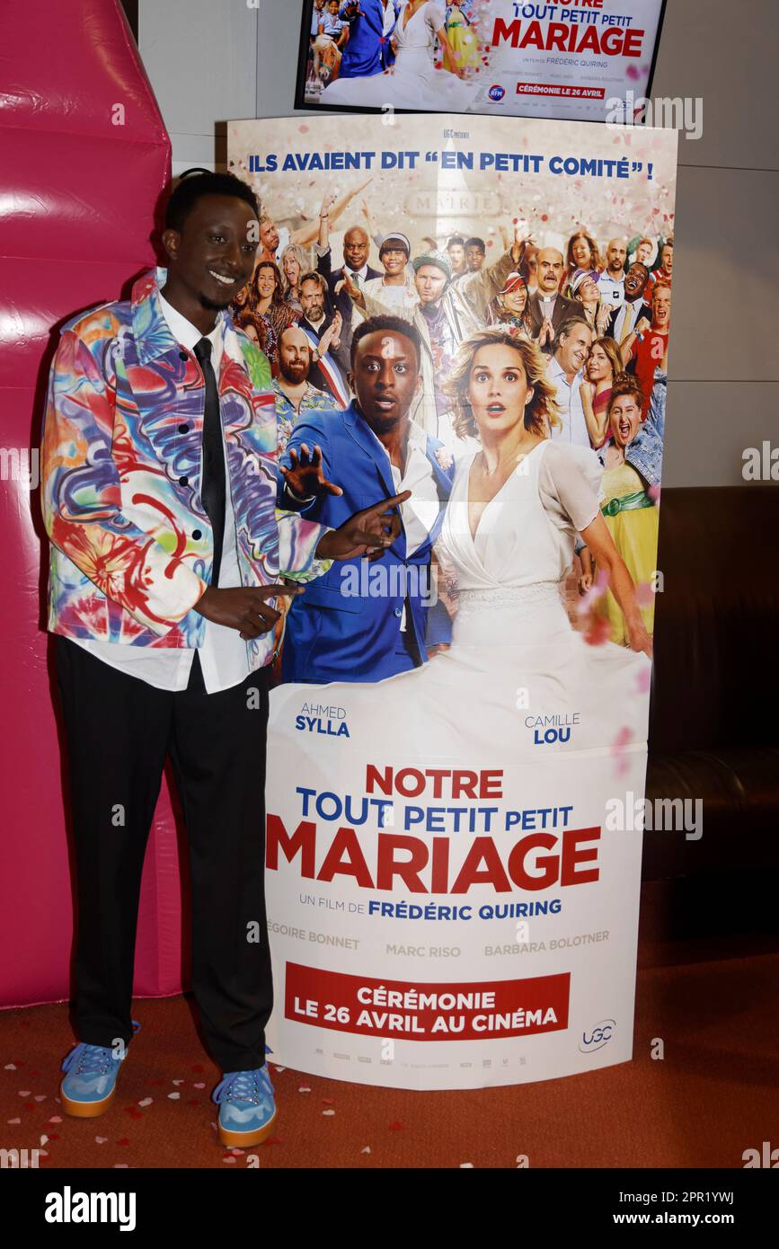 Paris, France. 25th avril 2023. Ahmed Sylla assiste à la première notre tout petit mariage de Frédéric Quiring à l'UGC Ciné-Cité Bercy sur 25 avril 2023 à Paris, France. Crédit : Bernard Menigault/Alamy Live News Banque D'Images