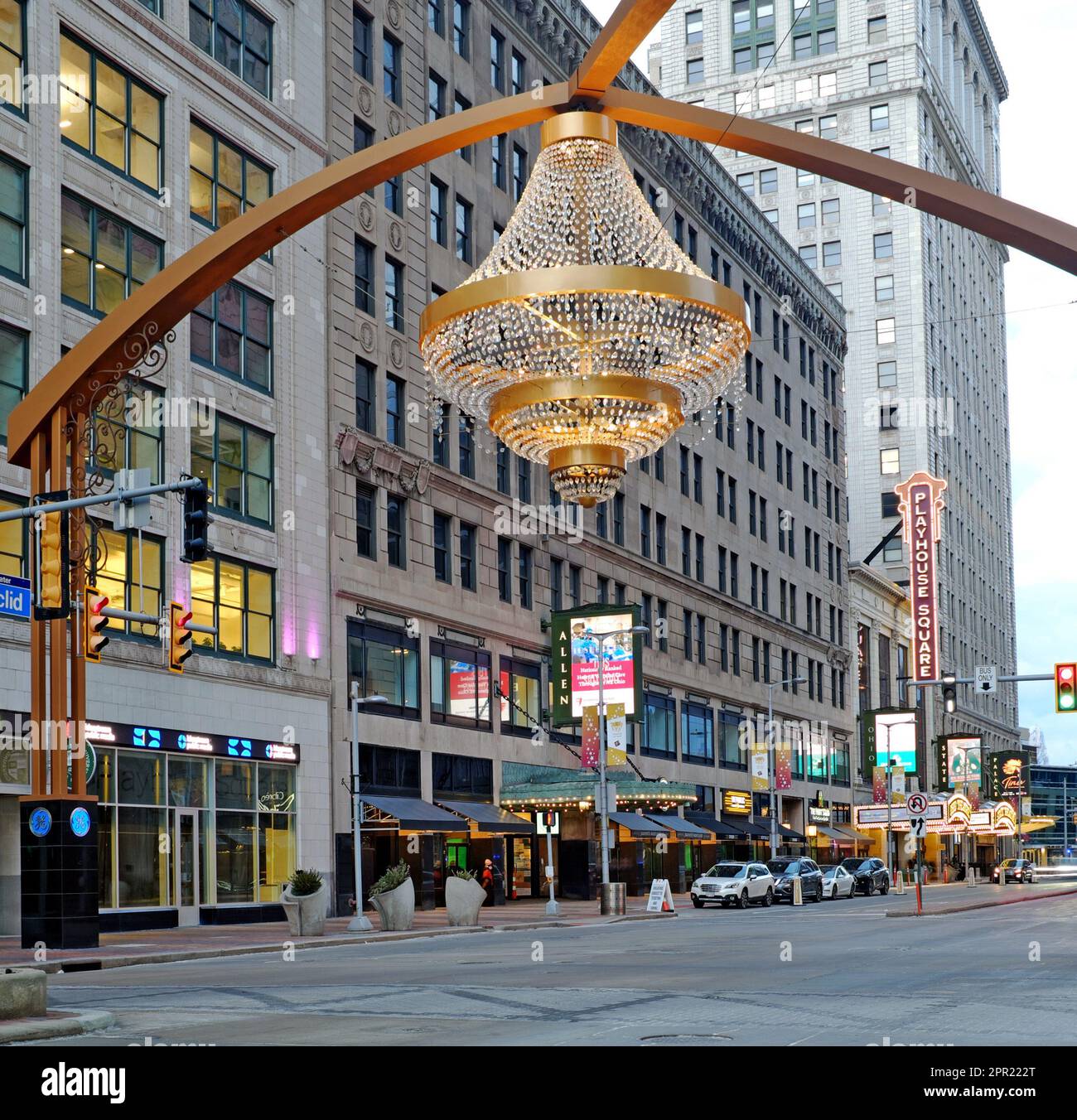 Le Cleveland Playhouse Square Theatre District avec son site emblématique à l'angle de l'East 14th et de l'Euclid Avenue dans le centre-ville de Cleveland, Ohio, États-Unis Banque D'Images