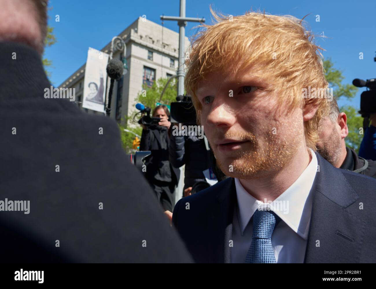 New York, New York, États-Unis. 25th avril 2023. L'artiste britannique de la musique, Ed SHEERAN, entre à la Cour fédérale de Manhattan après avoir été poursuivi par la succession de l'auteur-compositeur, Ed Townsend, pour violation du droit d'auteur sur la célèbre chanson Marvin Gaye. (Credit image: © Edna Leshowitz/ZUMA Press Wire) USAGE ÉDITORIAL SEULEMENT! Non destiné À un usage commercial ! Banque D'Images