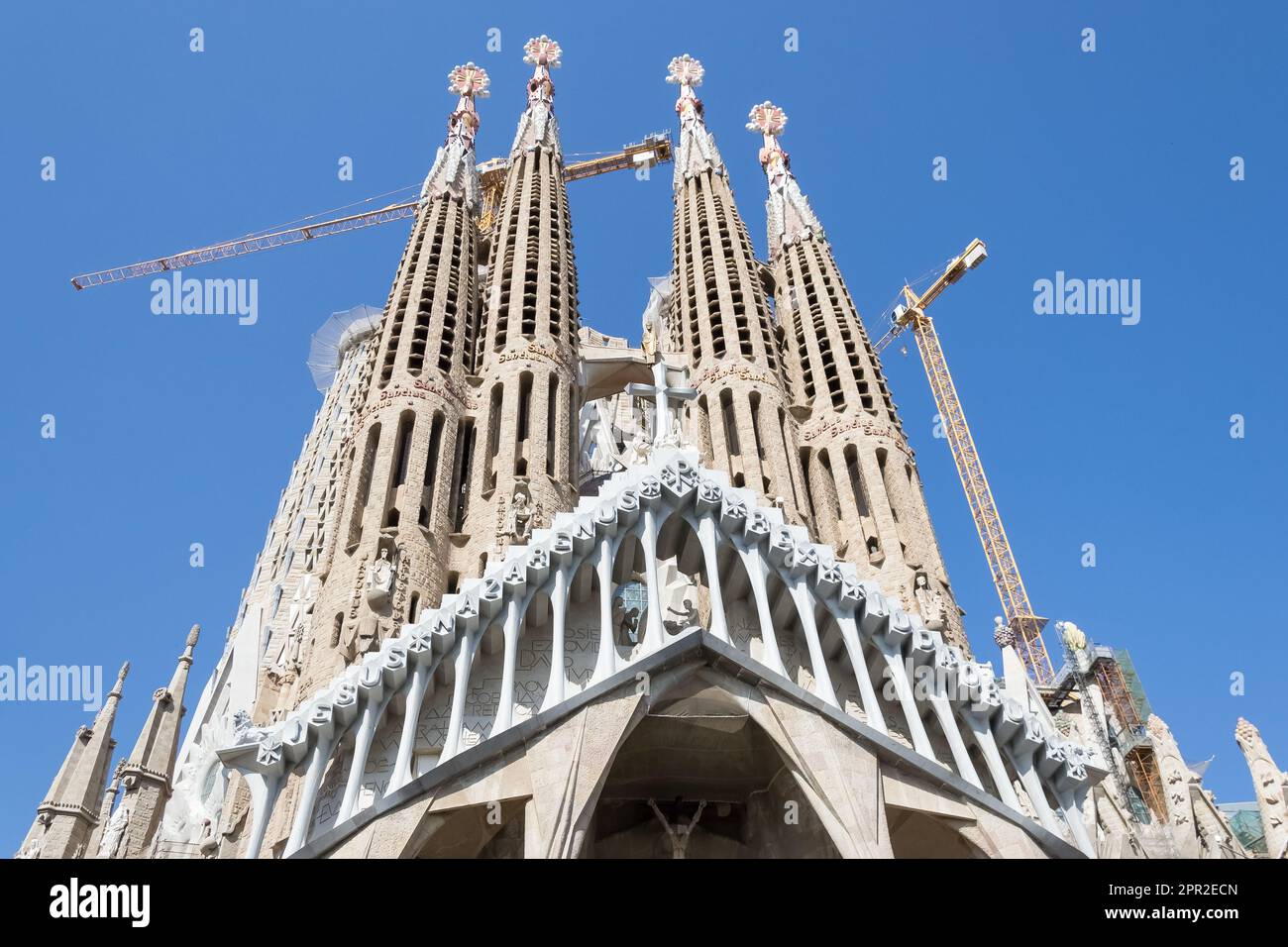 Détail architectural de la Sagrada Família, la plus grande église catholique inachevée du monde