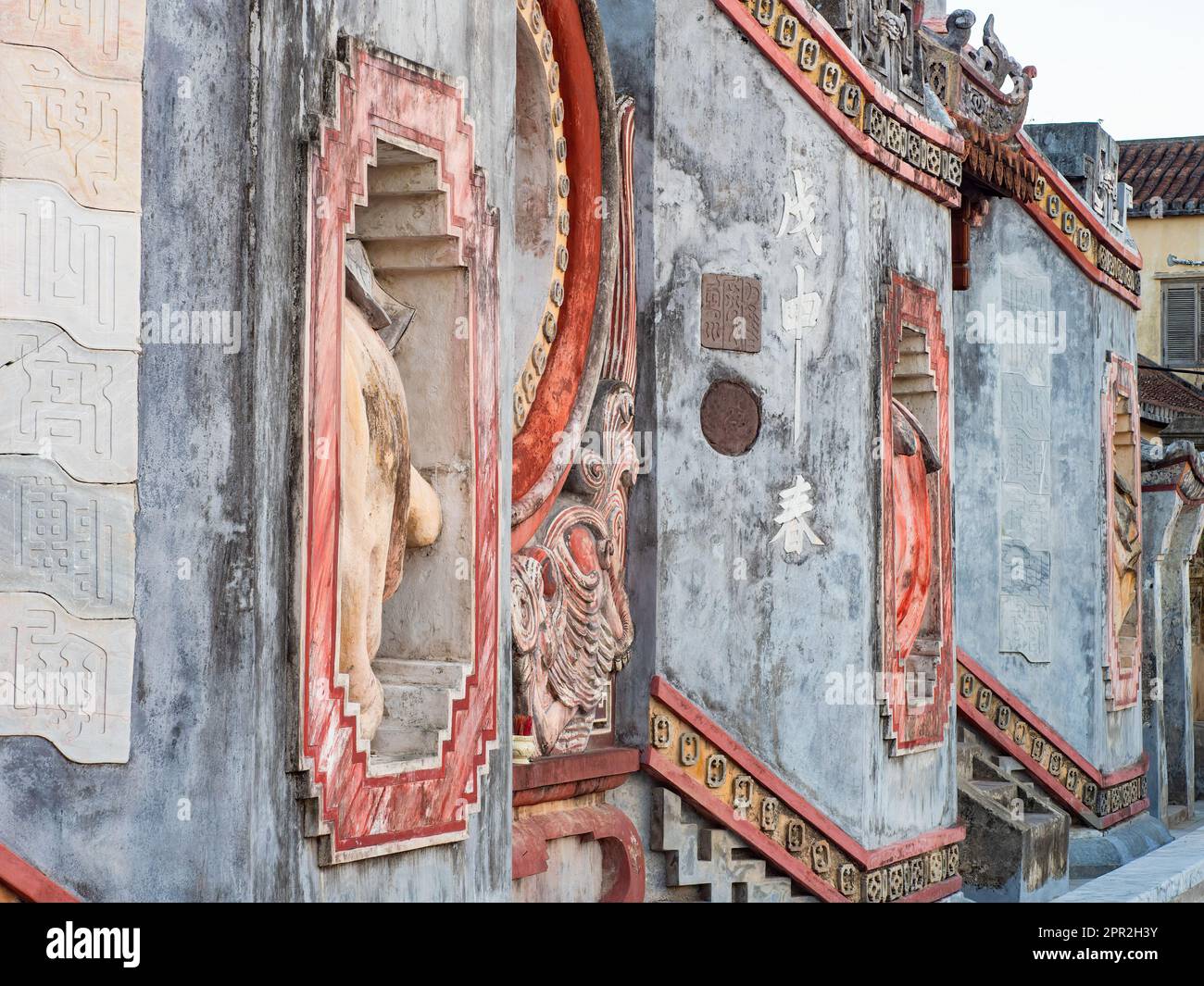 Détail du temple Ba Mu à Hoi an, province de Quang Nam, Vietnam. La vieille ville de Hoi an est un site classé au patrimoine mondial, et célèbre pour son bien conservé Banque D'Images