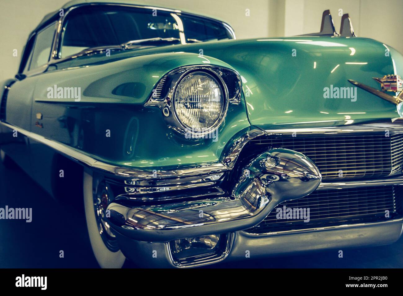 Paul Cox, un résident de Californie, a été primé et a restauré l'Eldorado Biarritz 1956 de Cadillac. Seulement 2 150 modèles de cabriolet ont été vendus cette année-là. Banque D'Images
