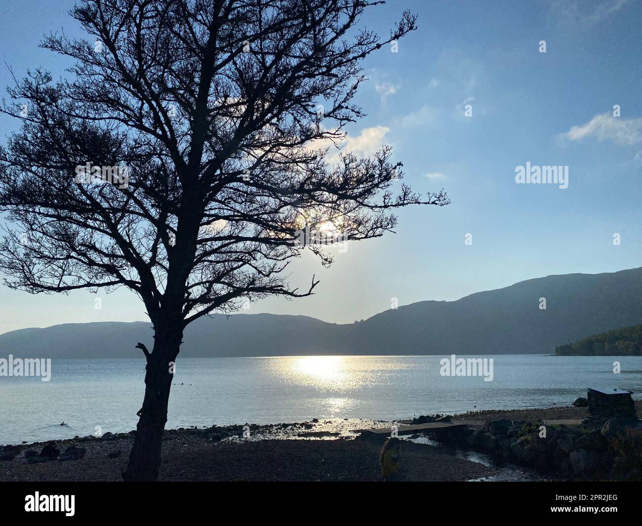 Dores, Royaume-Uni. 21st avril 2023. Atmosphère au Loch Ness. Qui joue le rôle principal autour du Loch Ness est évident: La légende du monstre du lac a tiré l'imagination des gens pendant des décennies. Mais Nessie est-il vraiment dans le célèbre lac ? (À dpa 'vraiment un monstre? Loch Ness ne révèle pas son mystère") Credit: Benedikt von Imhoff/dpa/Alay Live News Banque D'Images