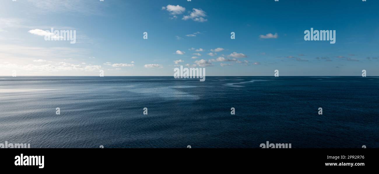 Paysage marin paisible de l'océan Indien. Panorama. Banque D'Images