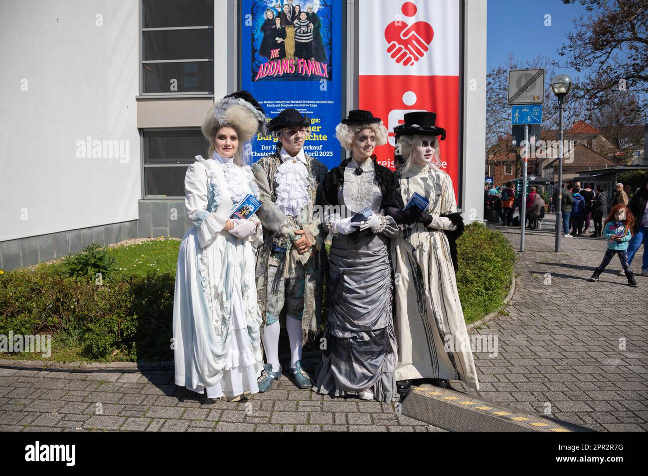 Open Air Veranstaltung zum traditionellen Startschuss zum Vorverkauf für den 27. Bautzener Theatersommer auf dem Theatervorplatz am Theater Bautzen. B Banque D'Images