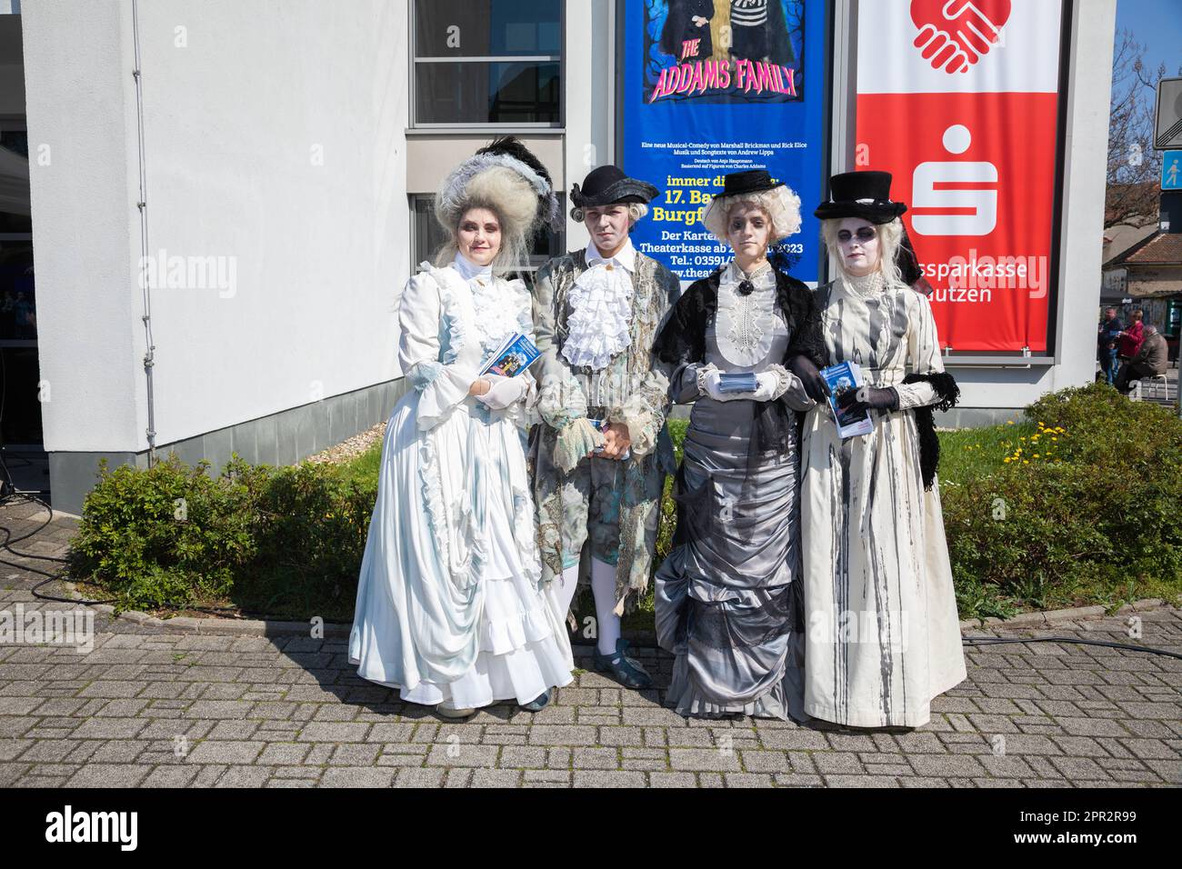 Open Air Veranstaltung zum traditionellen Startschuss zum Vorverkauf für den 27. Bautzener Theatersommer auf dem Theatervorplatz am Theater Bautzen. B Banque D'Images