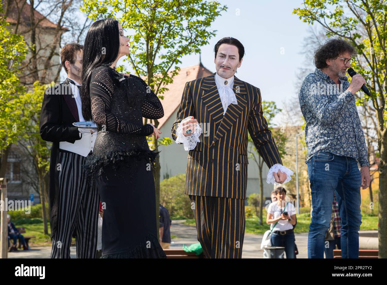 Open Air Veranstaltung zum traditionellen Startschuss zum Vorverkauf für den 27. Bautzener Theatersommer auf dem Theatervorplatz am Theater Bautzen. B Banque D'Images