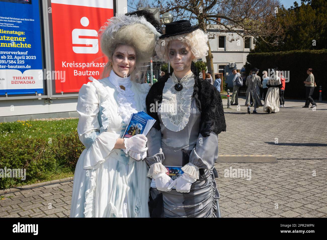 Open Air Veranstaltung zum traditionellen Startschuss zum Vorverkauf für den 27. Bautzener Theatersommer auf dem Theatervorplatz am Theater Bautzen. B Banque D'Images