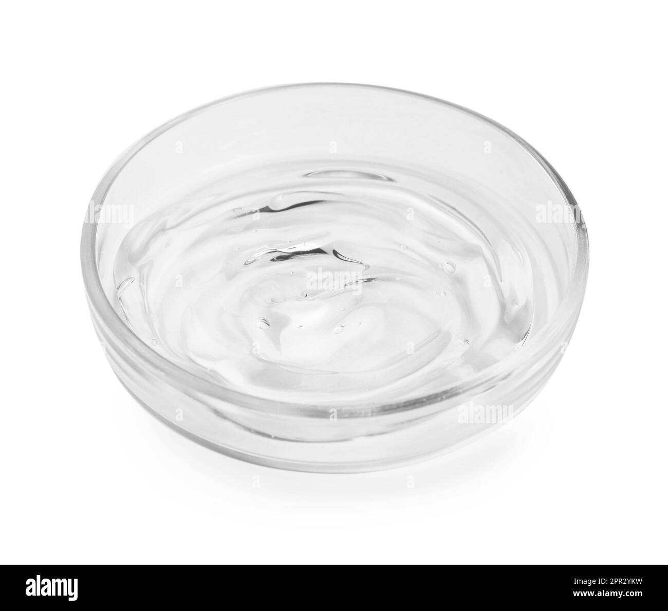 Boîte de Pétri avec liquide isolé sur blanc Banque D'Images