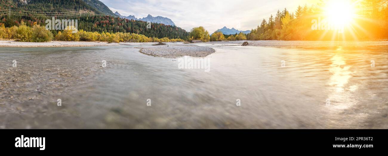 rivière sauvage avec eau claire dans le magnifique canyon Banque D'Images