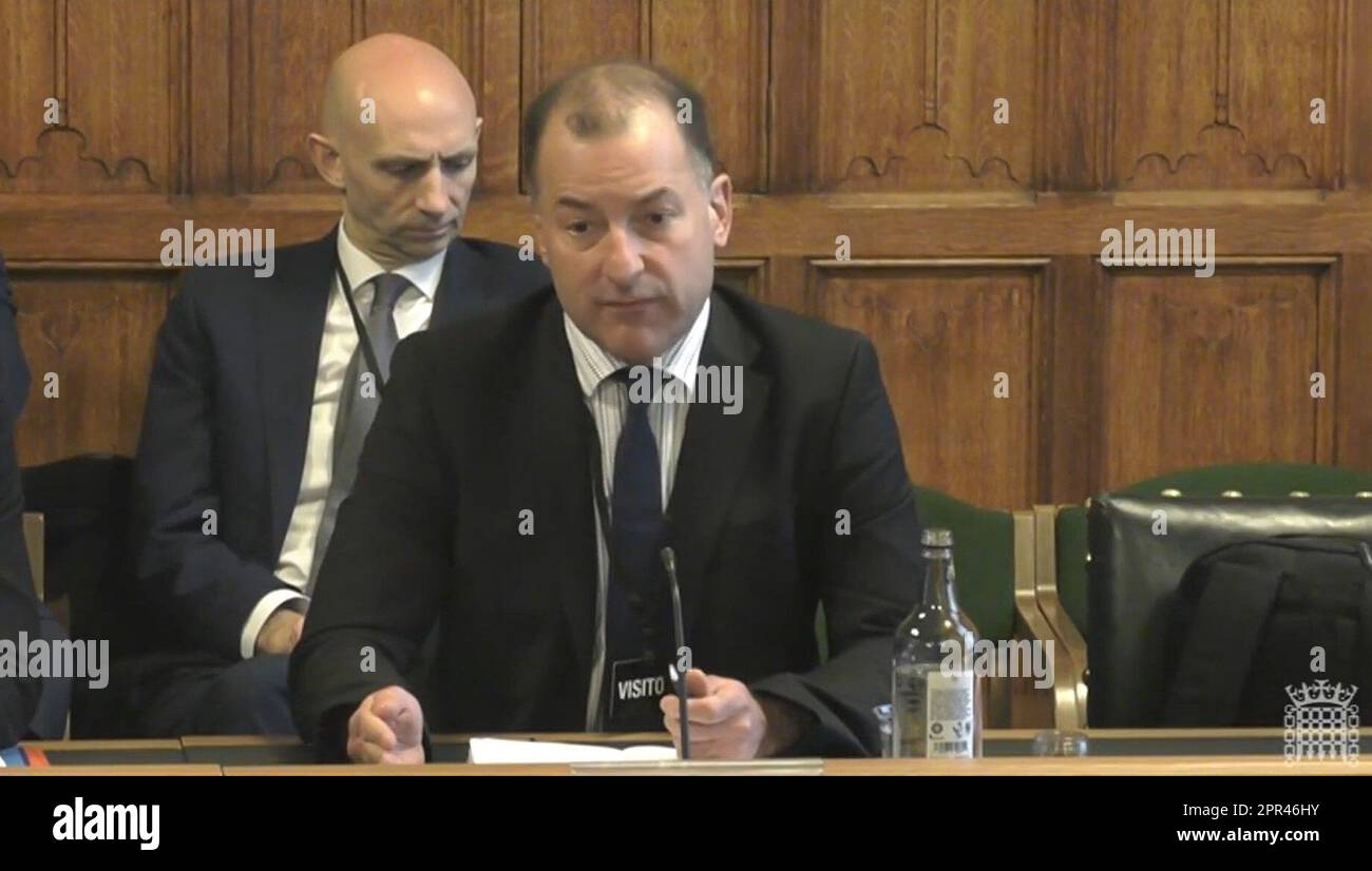 Jamie Burles, directeur général d'Abellio Greater Anglia, répondant aux questions posées devant le Comité spécial des transports de la Chambre des communes, à Londres, au sujet des niveaux de service minimum pour le rail. Date de la photo: Mercredi 26 avril 2023. Banque D'Images