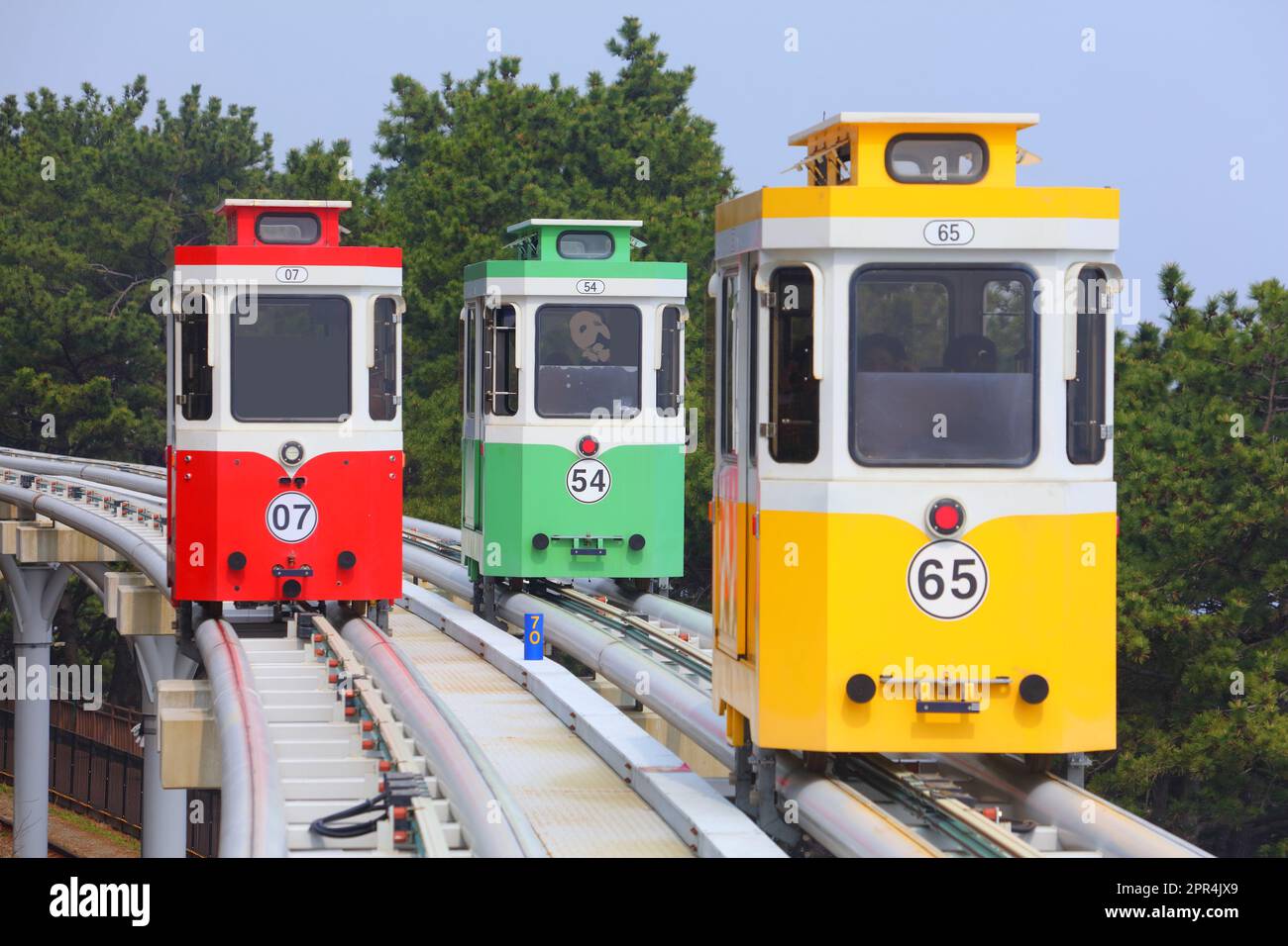 Train de capsule coloré à Busan. Attraction touristique en Corée du Sud. Banque D'Images