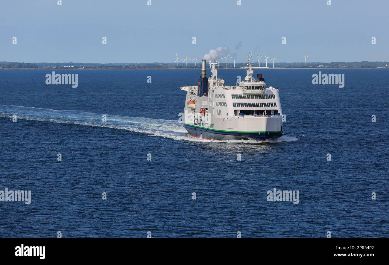 Ferry hybride Prins Richard, éoliennes Rødby, navire de transport de passagers RO-RO de Scandlines, traversiers à émissions réduites de gaz à effet de serre, environnement Banque D'Images