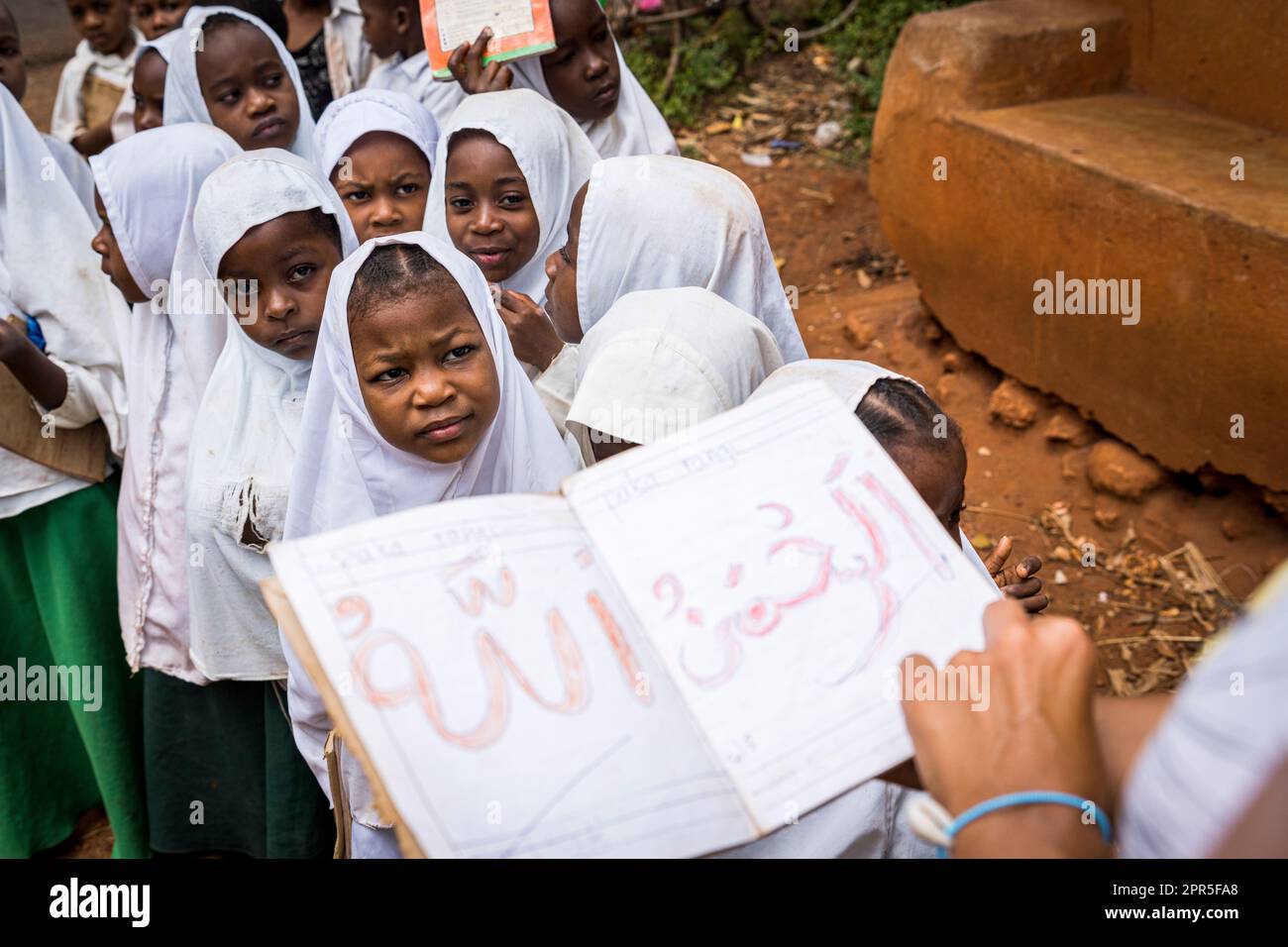 Petites filles mignons à l'école, Zanzibar, Tanzanie Banque D'Images