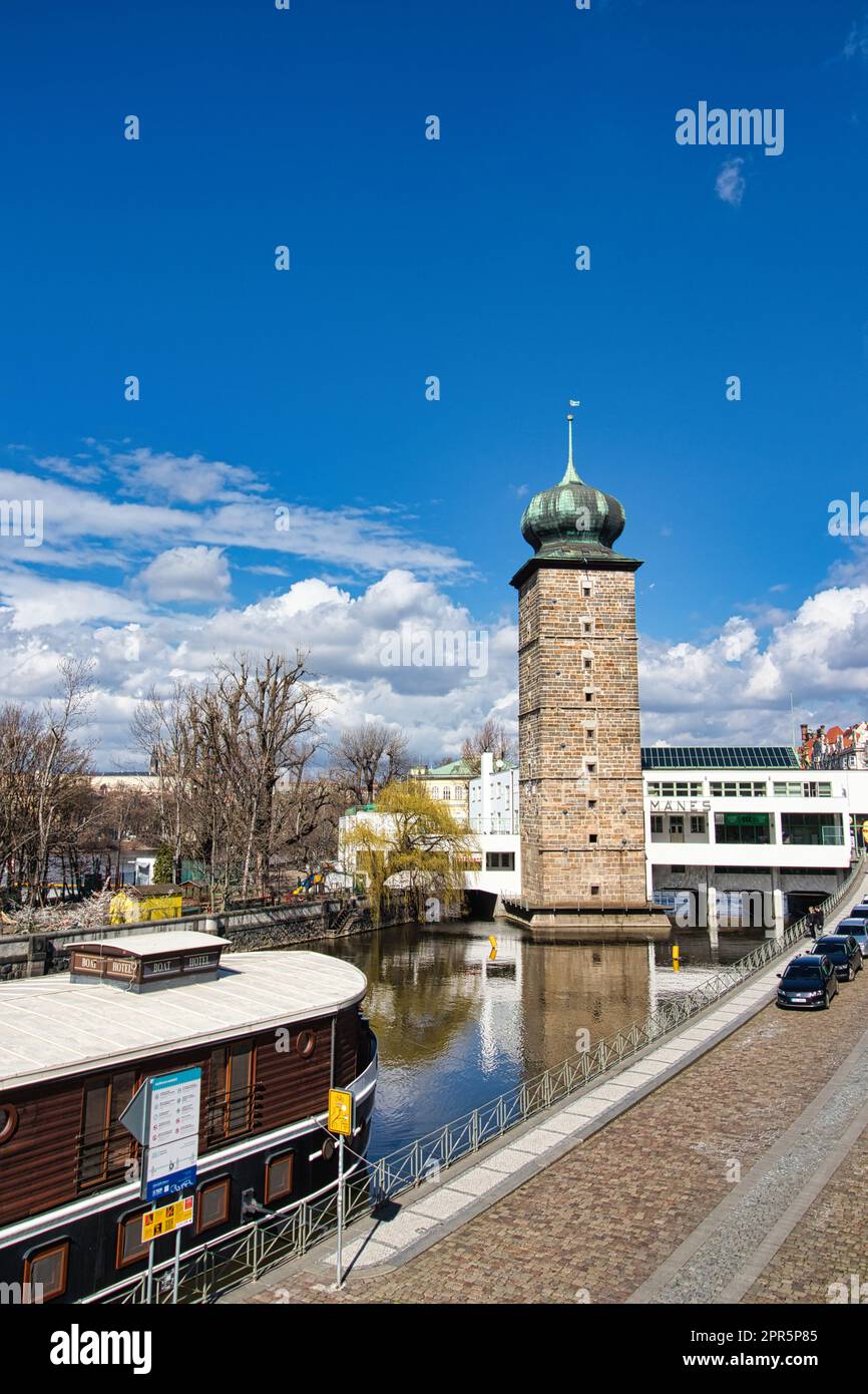 Tour d'eau de Sitkovska sur le front de mer de Masaryk. République tchèque. Banque D'Images Tour d'eau de Sitkovska sur le front de mer de Masaryk. République tchèque. Banque D'Images