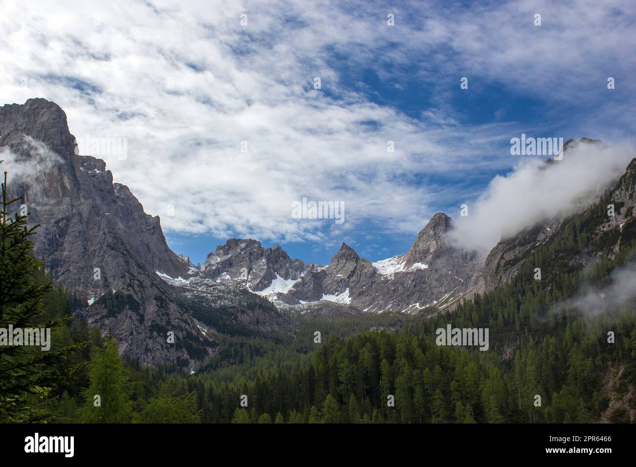 Paysage des Dolomites de Lienz en Autriche. Panorama massif des montagnes alpines. Banque D'Images